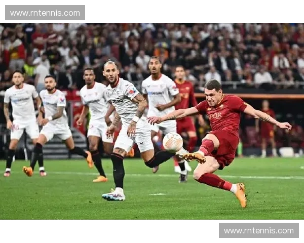 塞维利亚再度闪耀欧联杯赛场展现西班牙足球不屈精神